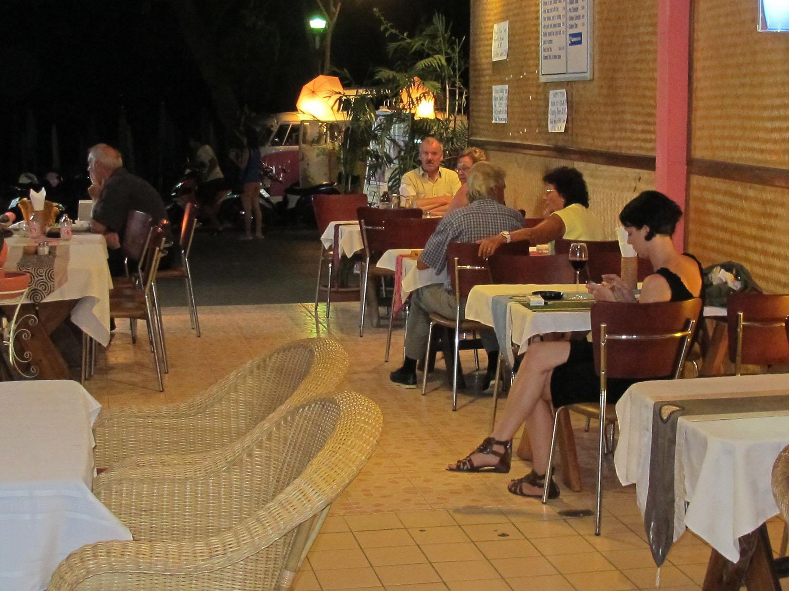 Beachfront Hotel Cha Am Cha-Am Buitenkant foto