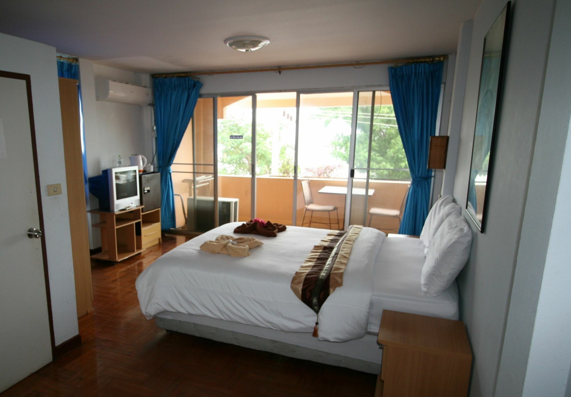 Beachfront Hotel Cha Am Cha-Am Buitenkant foto